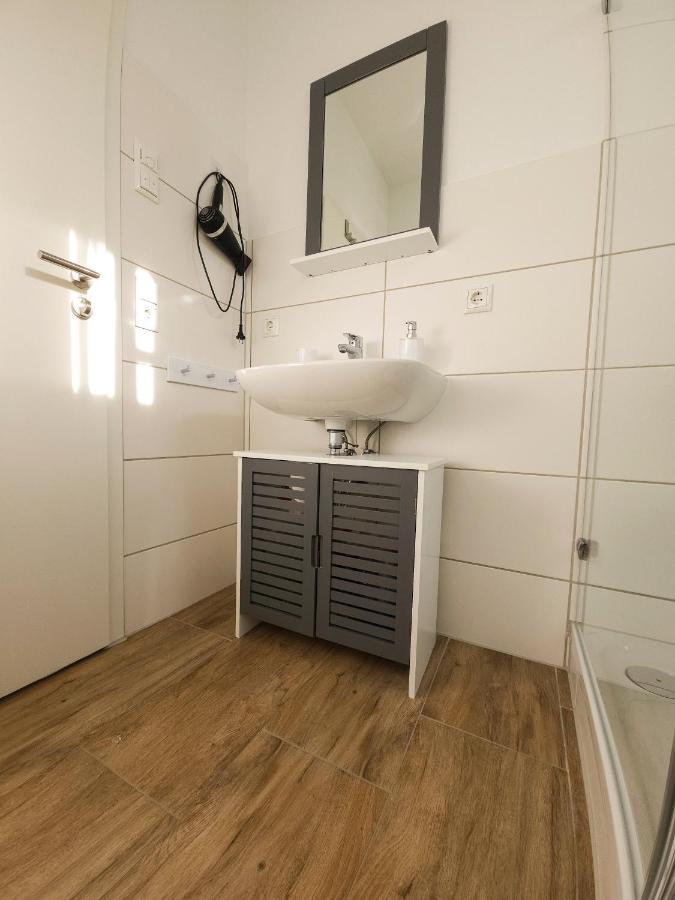 Schoene Ferienwohnung 78M2, 3 Schlafzimmer, 2 Baeder, Zentrumnah, 1Og Erfurt Exterior photo