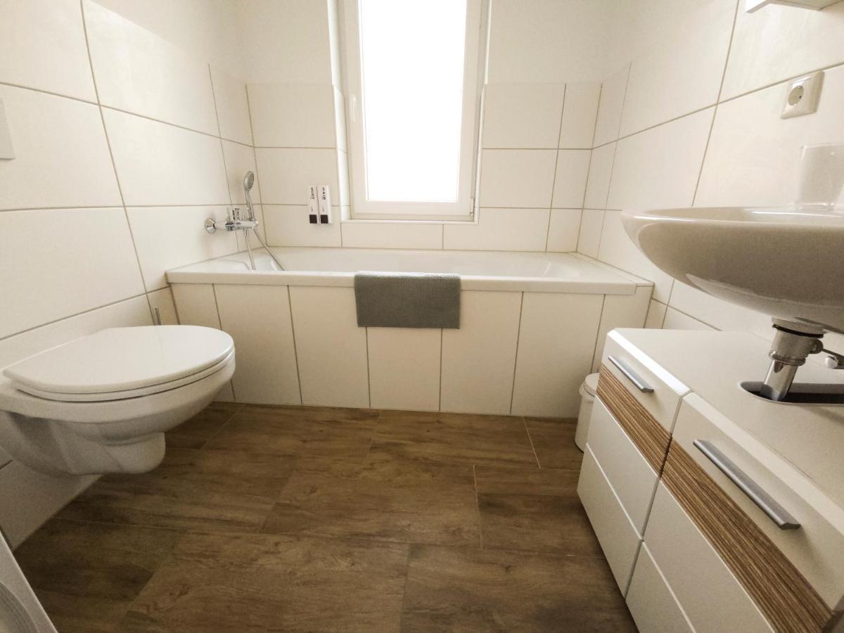Schoene Ferienwohnung 78M2, 3 Schlafzimmer, 2 Baeder, Zentrumnah, 1Og Erfurt Exterior photo
